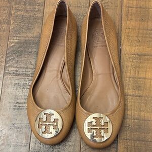 Tory Burch Tan Leather Flats with Gold Emblem